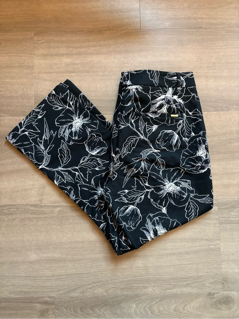 WHBM Black Floral Print Crop Flare Trouser Pants - size 8